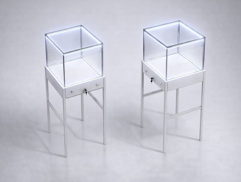 Вітрина ЮМ-13